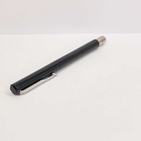 Parker Vector Fountain Pen / Red Barrel / Made in USA / Fine Nib - Picture 3 of 14